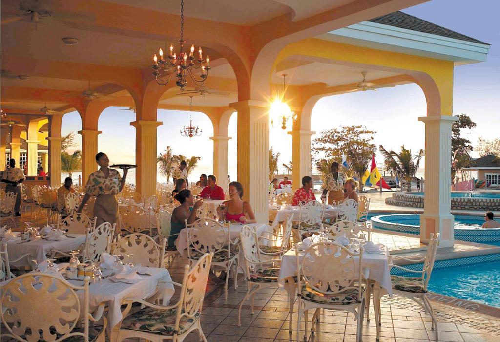 Decameron Club Caribbean Runaway Bay, Ramada All-Inclusive Resort Exterior foto