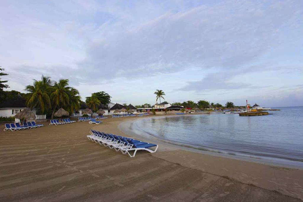 Decameron Club Caribbean Runaway Bay, Ramada All-Inclusive Resort Exterior foto